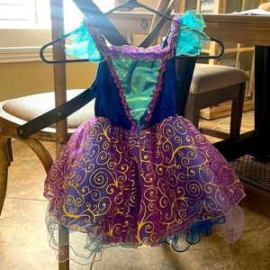 Girls costume. Size small (4)